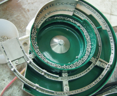 两列螺栓振动盘